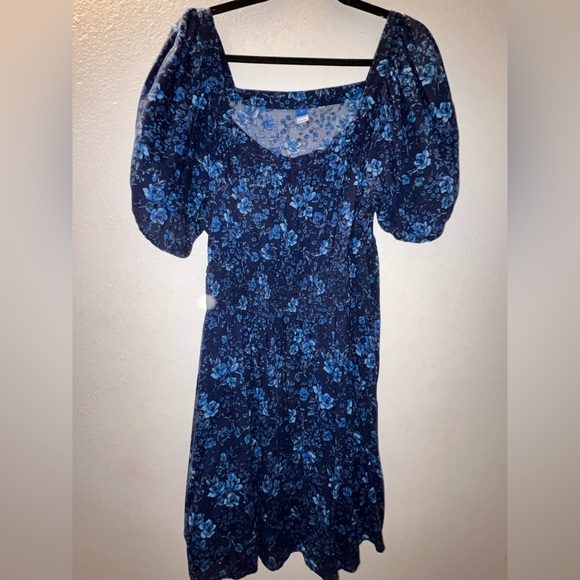 Blue floral short sleeve dress. - Picture 2 of 3